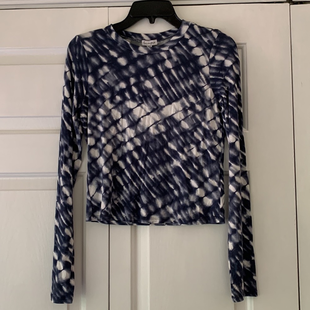 long sleeved cropped shirt
